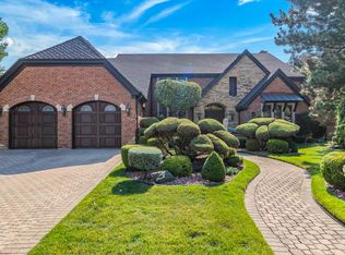 1121 N Delphia Ave, Park Ridge, IL 60068