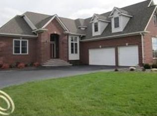 3121 Bradford Ct, Milford, MI 48380