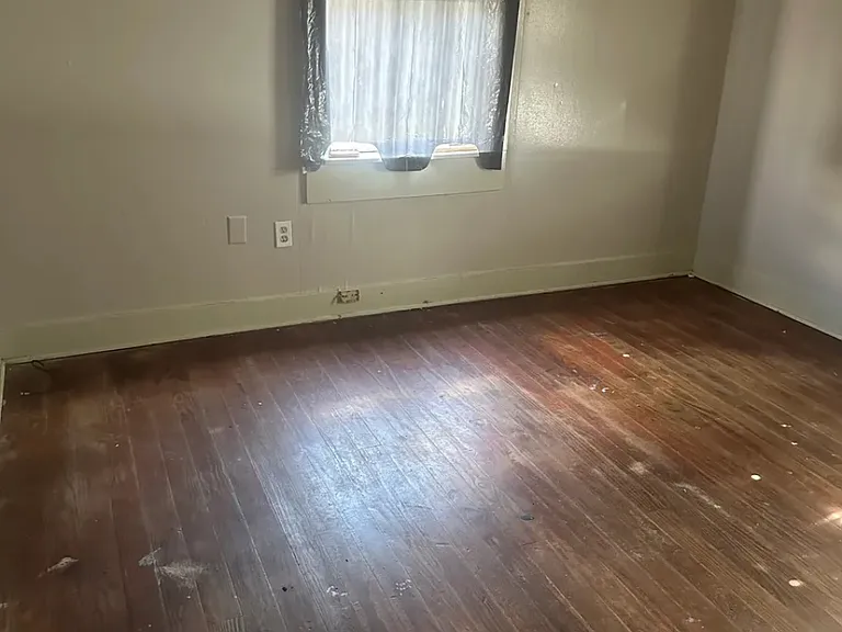 601 Surrey St — Photo 3