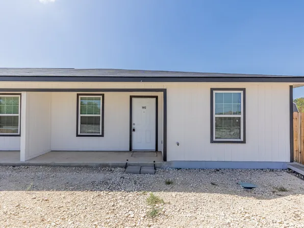 1012 County Road 4516, Castroville, TX 78009