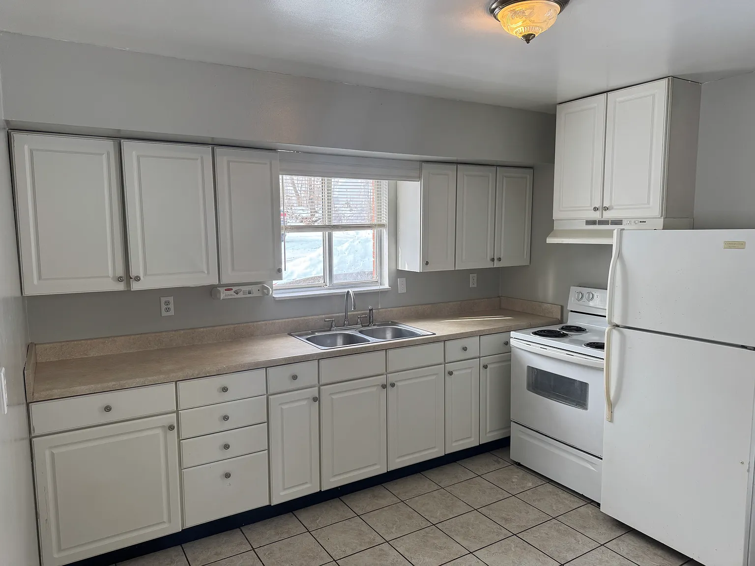 2 bed, $895 — Photo 1