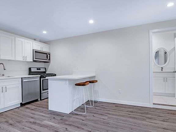5th image of 20520 1/2 Mandell St