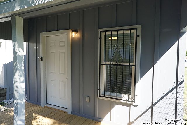 1st image of 109 Beso Ln