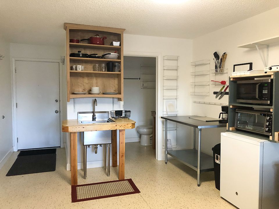 2nd image of 1540 W Broadway St #4