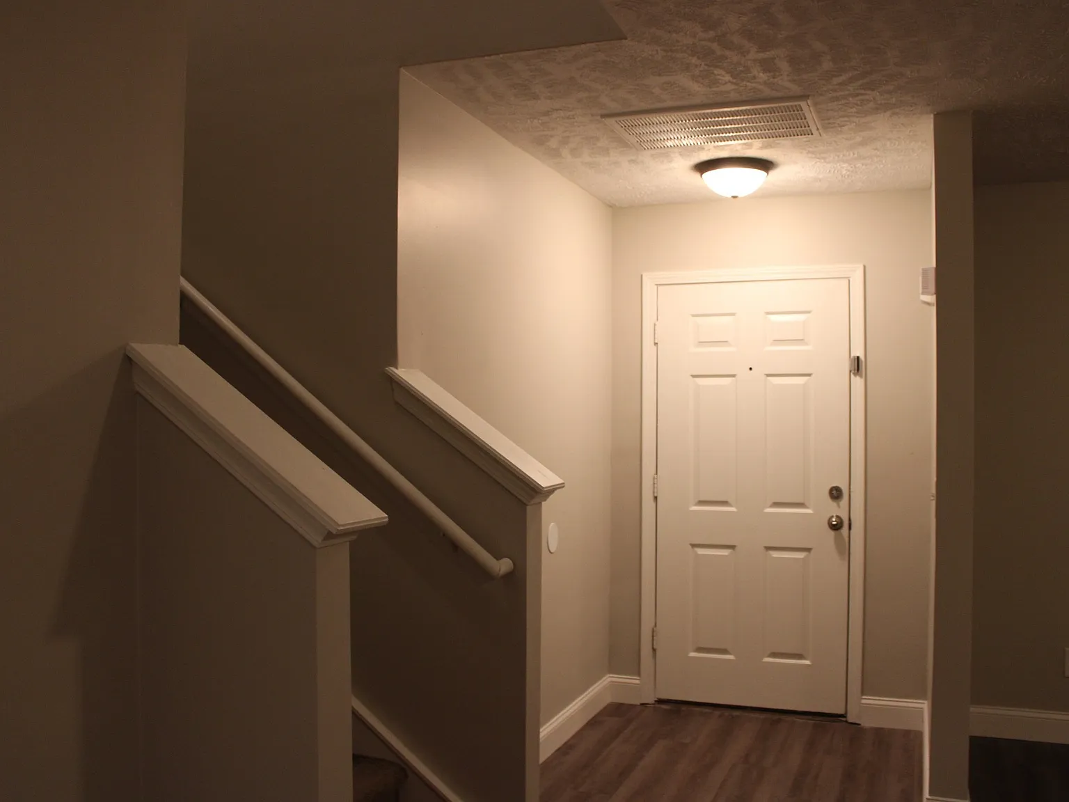 4 bed, 2.5 bath, 2070 sqft, $2,600 — Photo 3