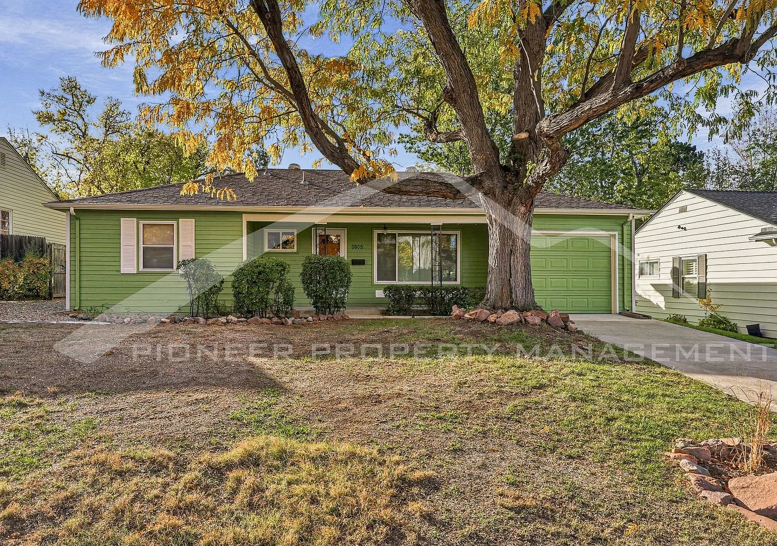Spacious Home with Huge Backyard and Washer/Dryer — Photo 1