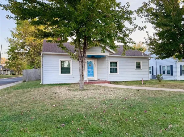 717 E Madison Ave, Iola, KS 66749