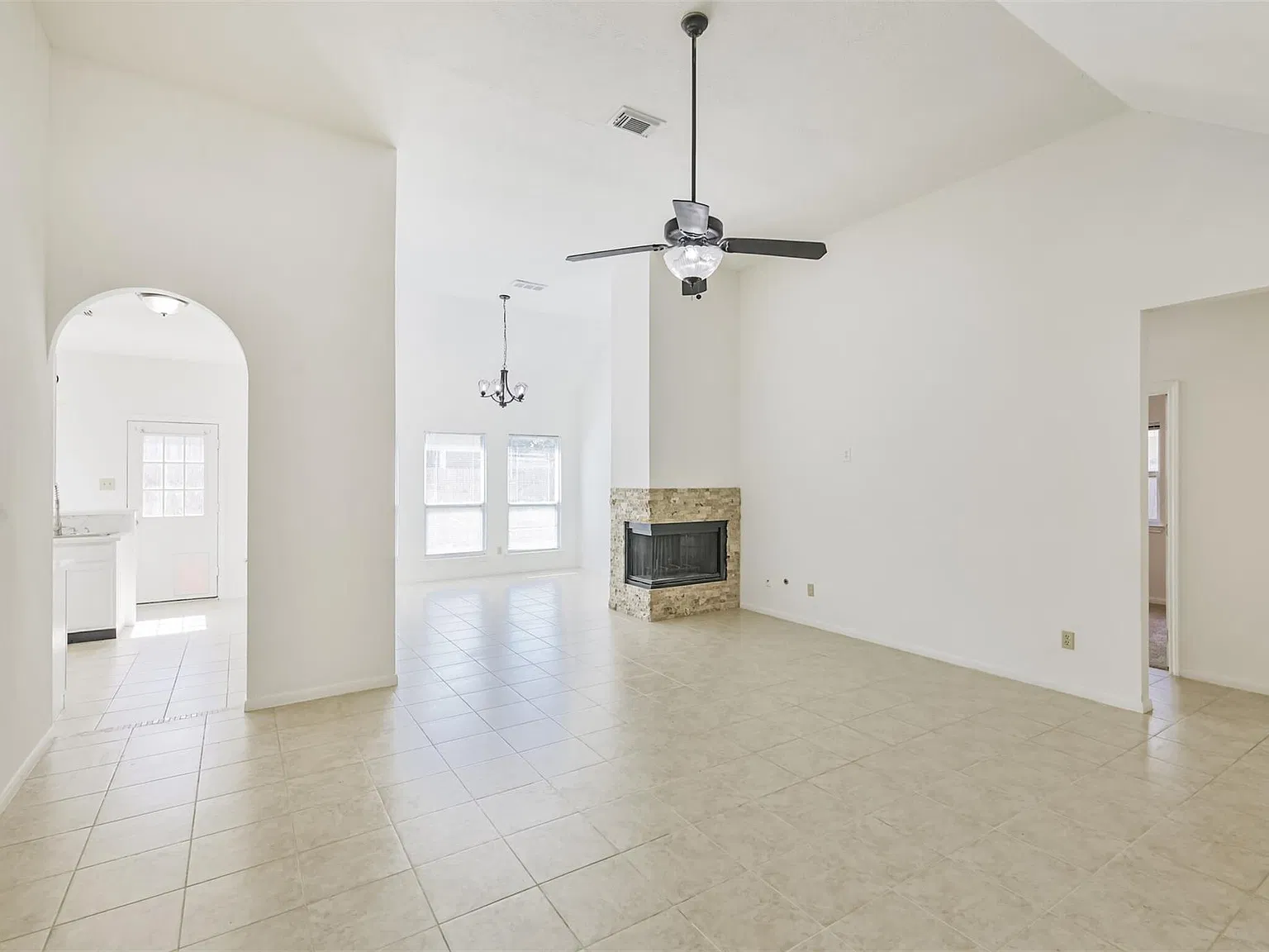 4 bed, 2.0 bath, 1791 sqft, $2,100 — Photo 3