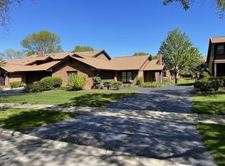 124 White Birch Ln, Westmont, IL