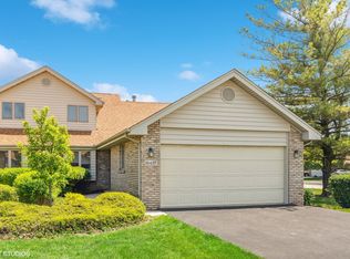 18437 Lakeview Cir W, Tinley Park, IL 60477