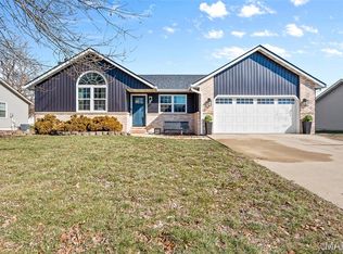 821 Copper Rdg, Maryville, IL 62062