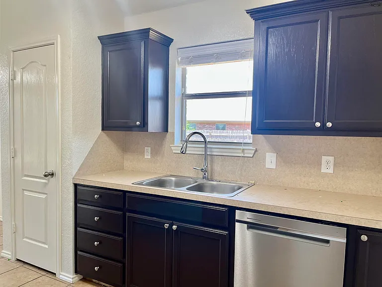 5440 Carlson St — Photo 10