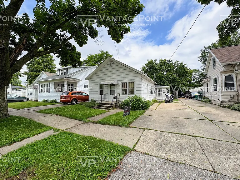 1215 1/2 Stuart St — Photo 2