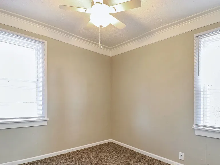 405 E Woodside St — Photo 10
