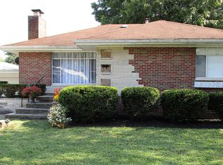 340 Lincoln Ave, Flora, IL 62839