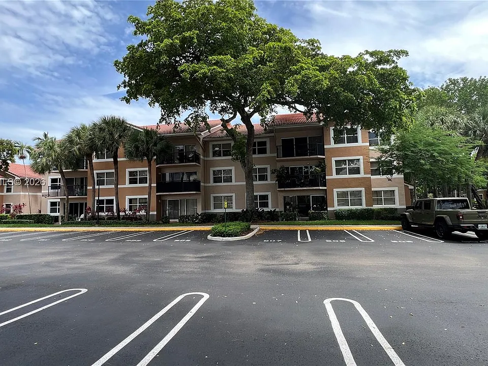 8851 Wiles Rd #108