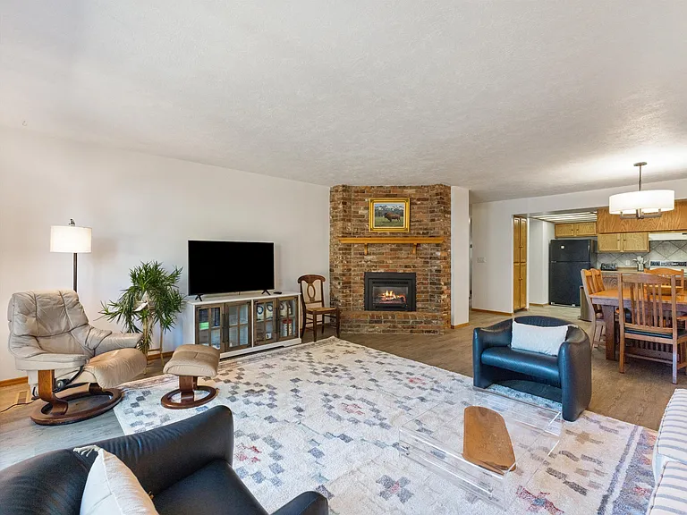 1711 W Koch St — Photo 22