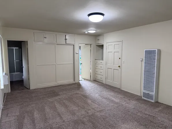 2200 W Victory Blvd APT B, Burbank, CA 91506