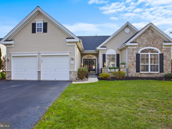 25 Ellington Dr, Columbus, NJ 08022
