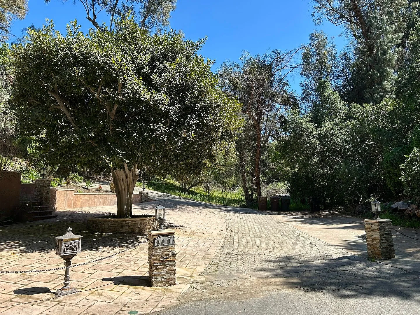 Stunning Anaheim Hills Estate on One Acre — Photo 3