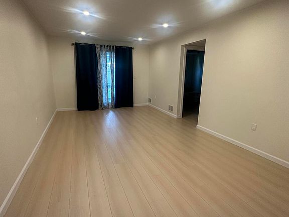 4th image of 567 Buchanan Ave #A