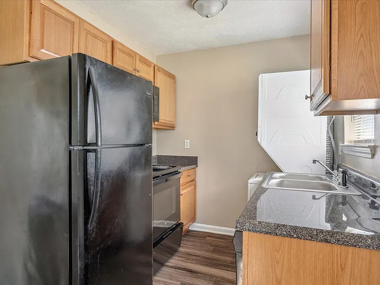 TOWNHOMES w/ W/D INCLUDED! Gated 2 Bed / 1.5 Bath Townhomes near Shelby Dr! — Photo 13