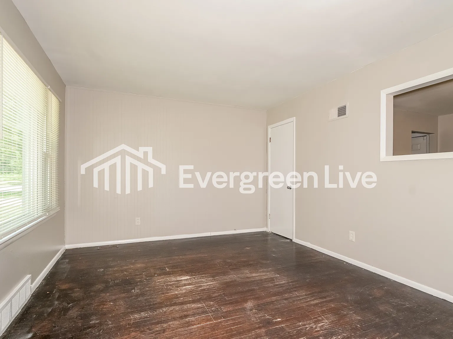 3 bed, 1.0 bath, 912 sqft, $1,095 — Photo 3