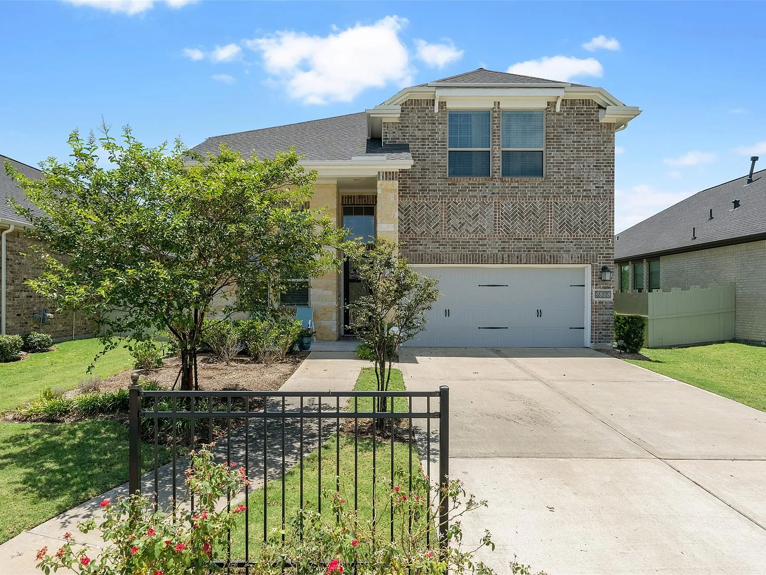 4 bed, 3.0 bath, 2705 sqft, $3,250 — Photo 1