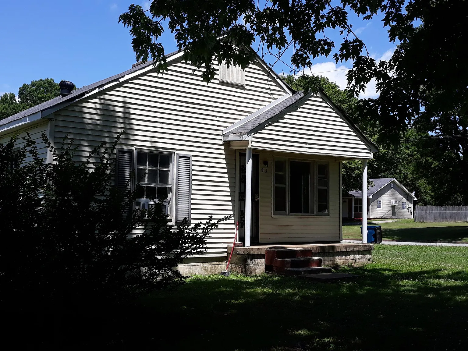 3 bed, 1028 sqft, $895 — Photo 2