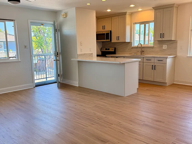 1265 Bouret Dr #4 — Photo 5