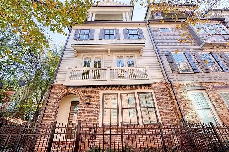 4 bed, 4.5 bath, 3390 sqft, $6,500 — Photo 2