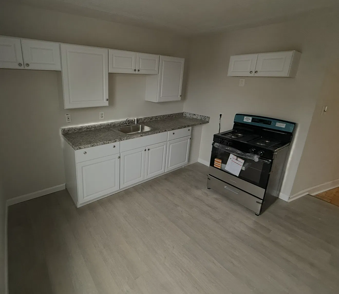 102 Earle St — Photo 4