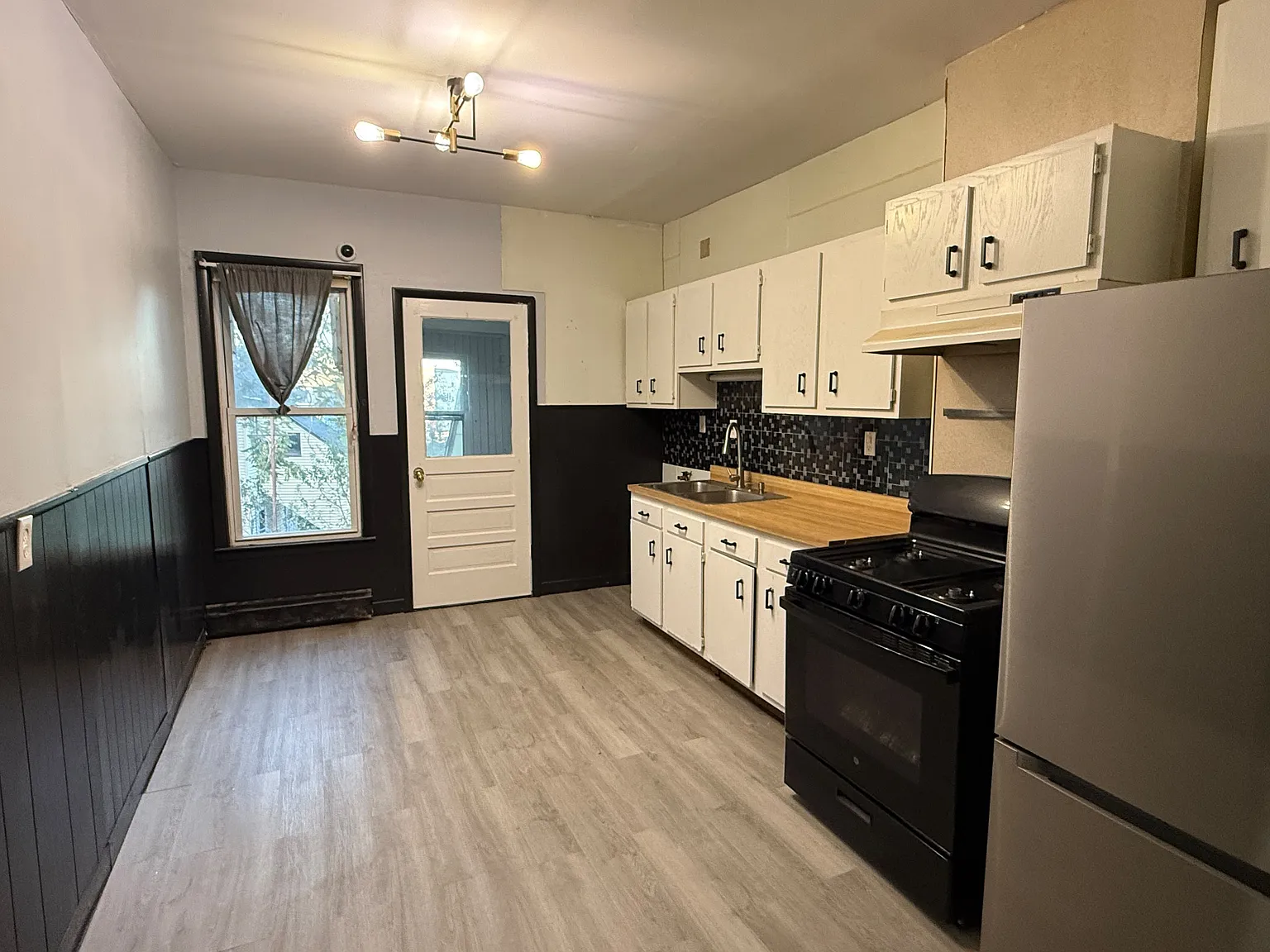 242 Madison Ave — Photo 1