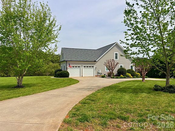 4th image of 3020 N Ridge Ct