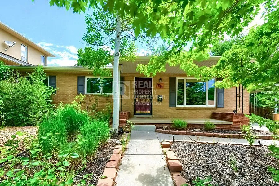 Spacious Denver Home with Finished Basement, Office, Media Room & Outdoor Living Spaces — Photo 4
