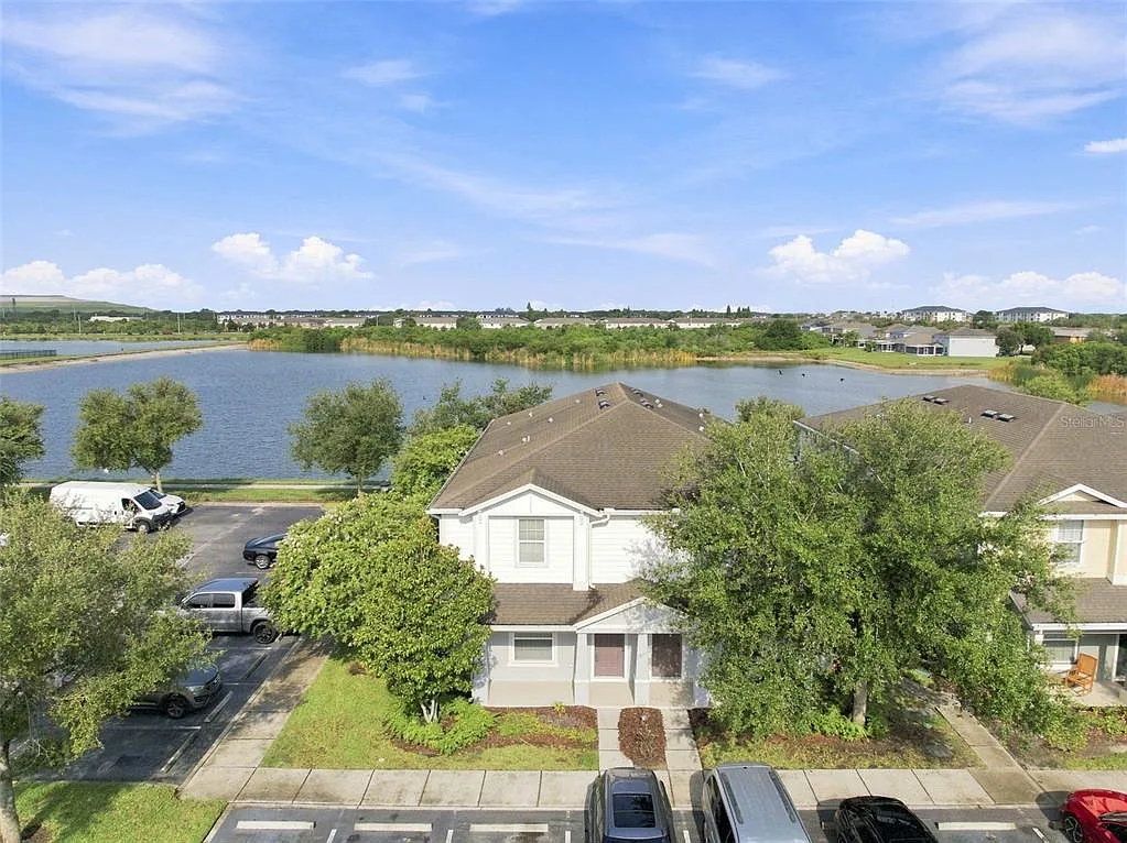 2 bed, 2.5 bath, 1280 sqft, $1,950 — Photo 2