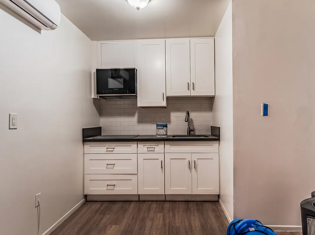 2 bed, 1.0 bath, 1200 sqft, $2,200 — Photo 3