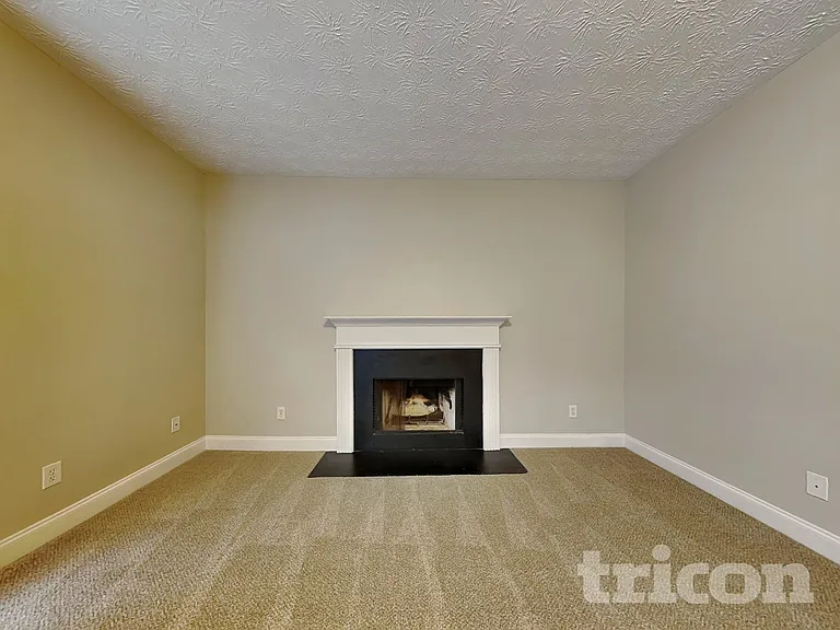 417 Carrie Ct — Photo 2