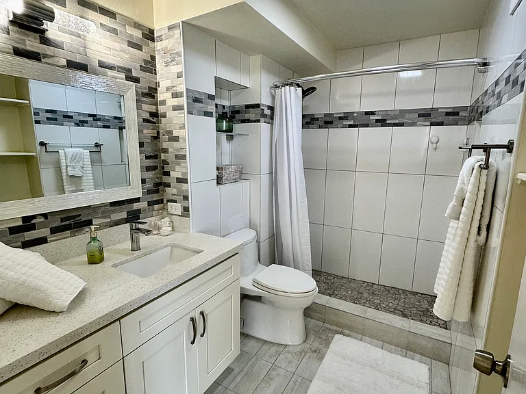2410 Cleghorn St #901 — Photo 5
