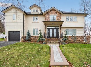 14 Woodland Drive, Old Bethpage, NY 11804