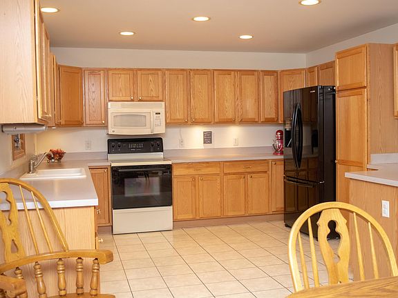 4th image of 16323 Juniper Dr