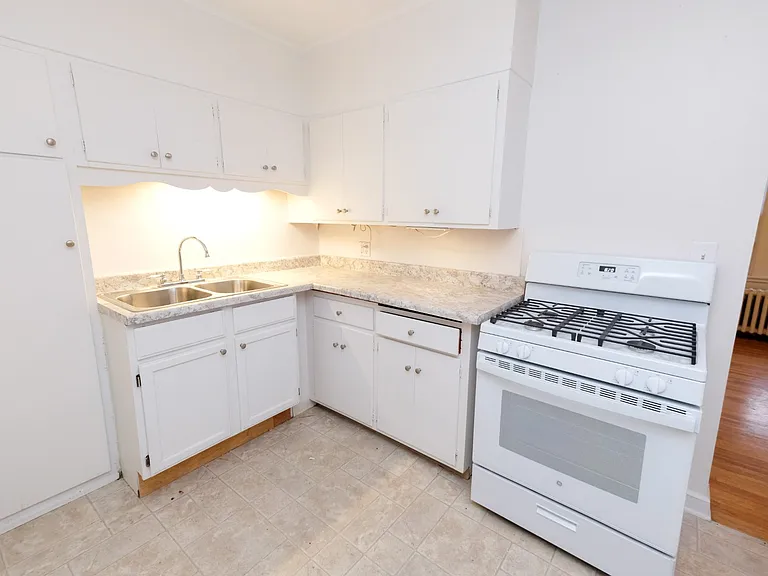 Virginia Flats — Photo 19