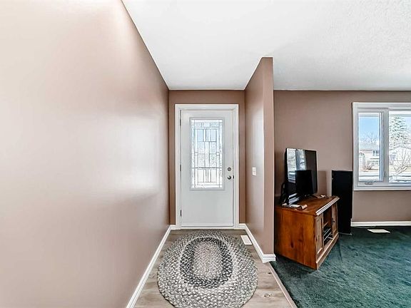 3rd image of 148 W Huntridge Rd NE