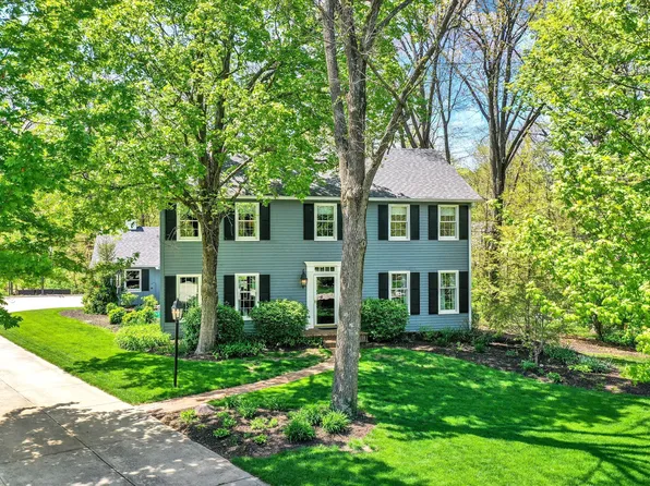 70 Williamsburg Ct, Zionsville, IN 46077