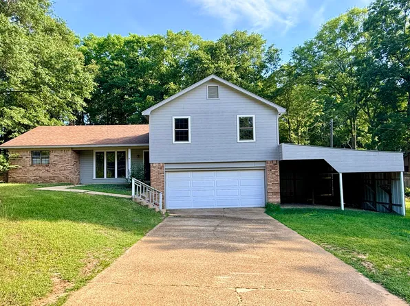 338 Pinewood Dr, Columbus, MS 39702
