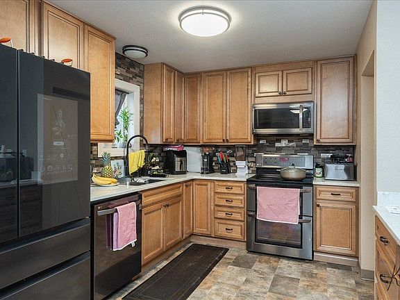 2nd image of 310 Steelhead Rd