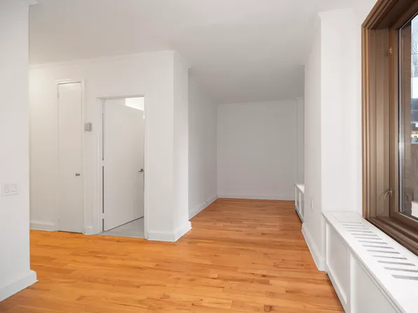 101 West 55th Street image 5 of 15