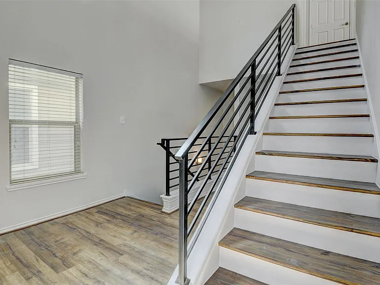 7042 Plum Creek Terrace Ln — Photo 30