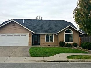 1574 SW Yucca Dr, Grants Pass, OR 97527