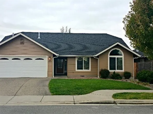 1574 SW Yucca Dr, Grants Pass, OR 97527